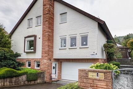 Freistehendes Einfamilienhaus mit EinliegerWohnung