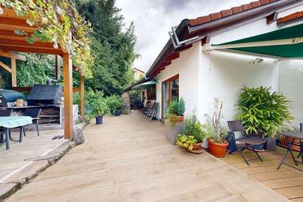 Haus zum Kaufen in Reutlingen Bronnweiler 999.900 € 243 m² 6 zimmer