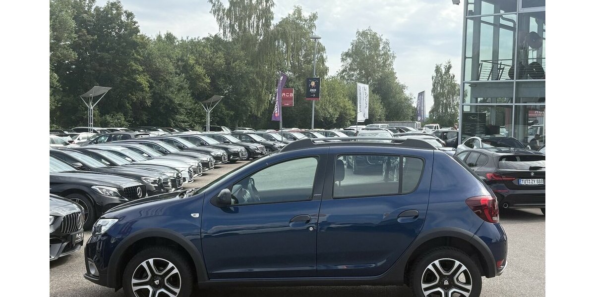 Dacia Sandero Stepway Celebration NAVIGATION/TEMPOMAT 29.280 km 8.900 &euro; Villingen-Schwenningen 78054