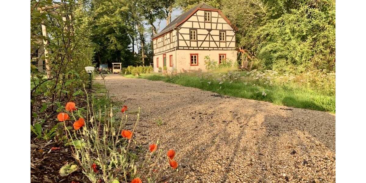 Haus zum Mieten in Bad Münstereifel-Houverath 1.850 € 147 m² 5 zimmer