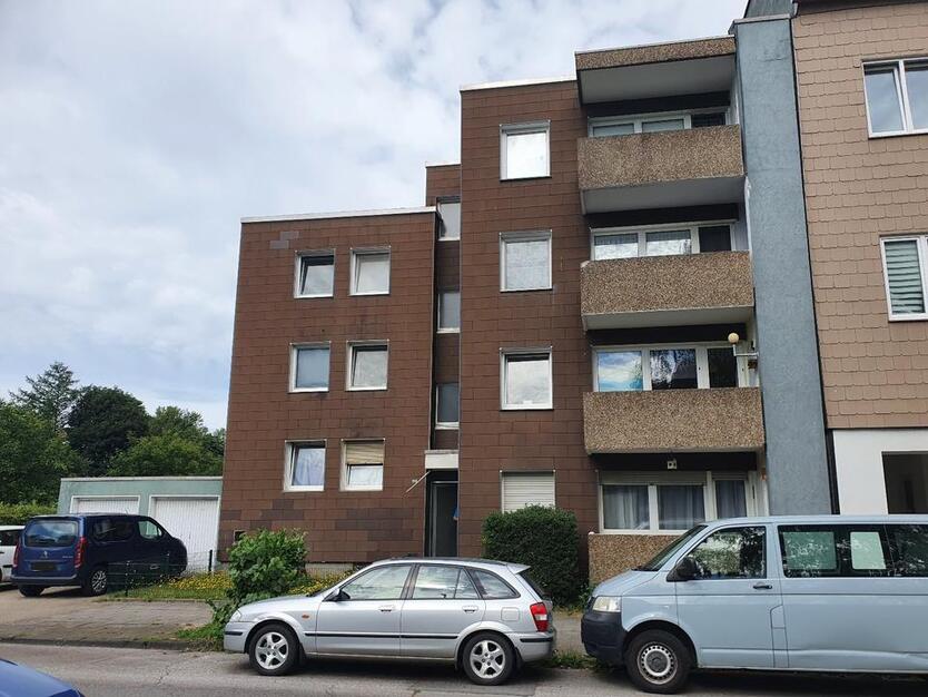 Mehrfamilienhaus mit 7 Wohnungen, 6 Garagen als Kapitalanlage zimmer