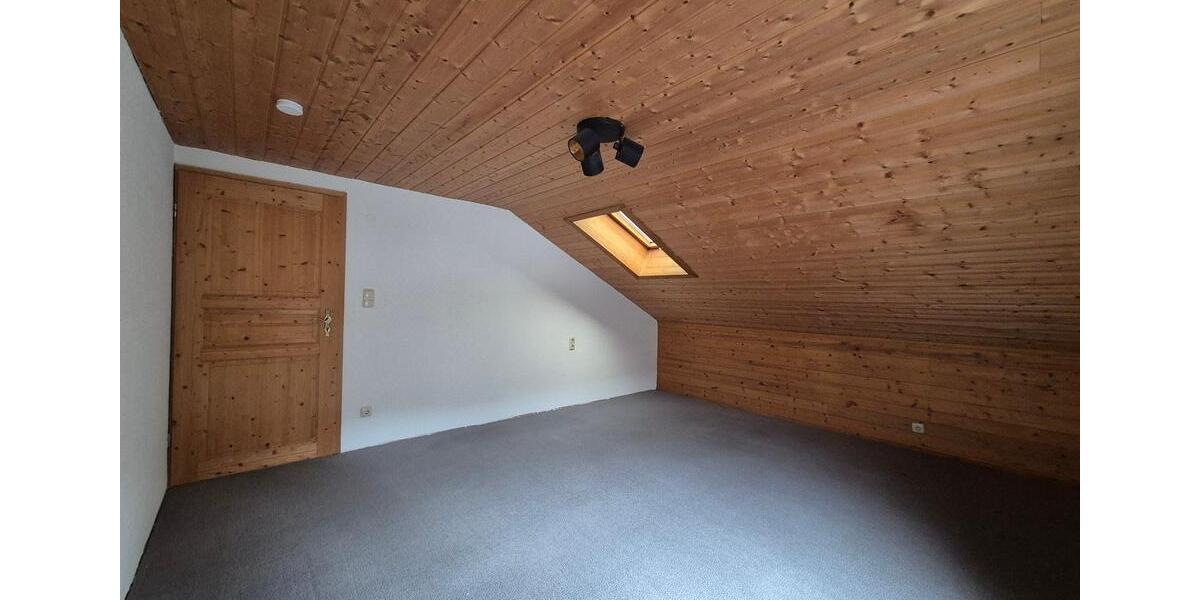 Dachgeschoßwohnung Sonthofen - 3 Zimmer, 85 m&sup2;, 975&euro; | Angebot:26261876