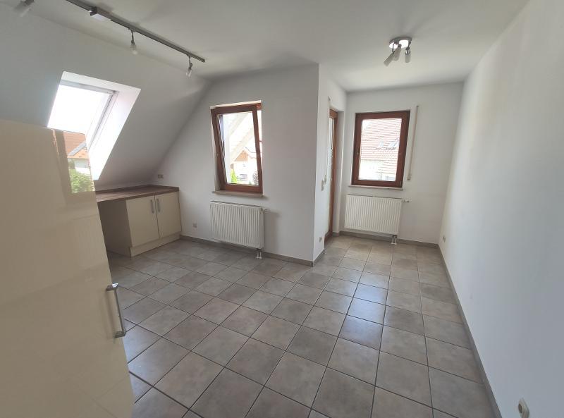 3 Zi. Wohnung im DG (1.OG) mit Balkon und Carport - Etagenwohnung Pommersfelden | Angebot:23903906