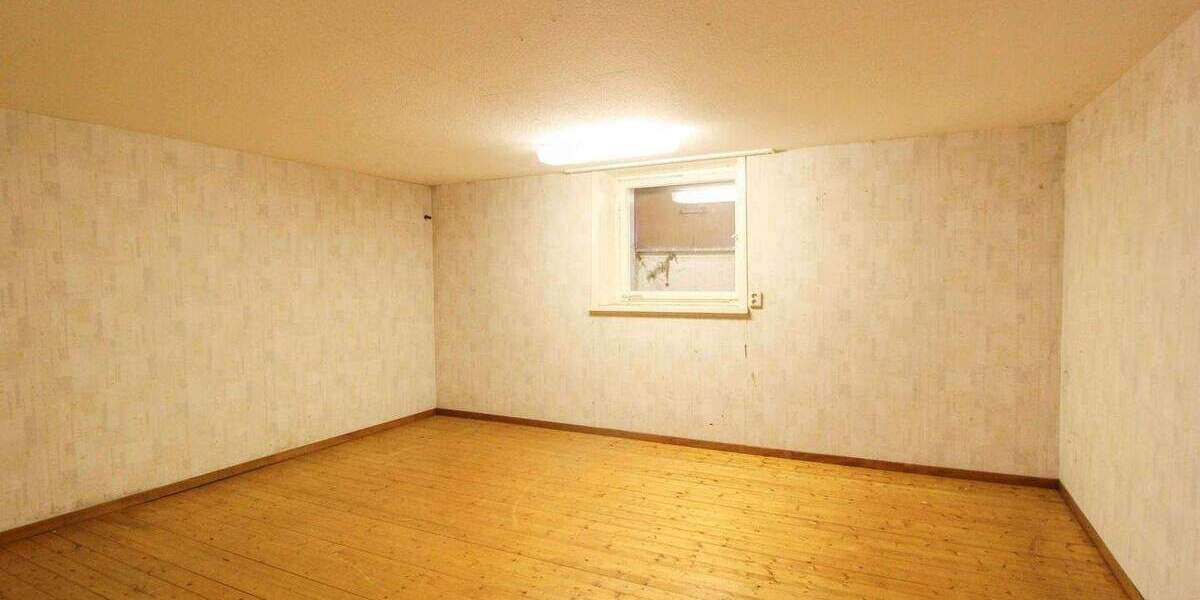 Interessantes MFH mit Wertsteigerungspotenzial und großem Garten in Top-Lage von Stuttgart 9 zimmer