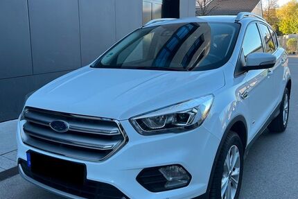 Ford Kuga 90.000 km 14.900 &euro; München 81673