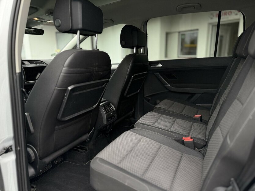 VW Touran 7-Sitze/Discover Pro/ACC/AHK/Automatik 110.000 km 24.490 € Mönchengladbach 41066