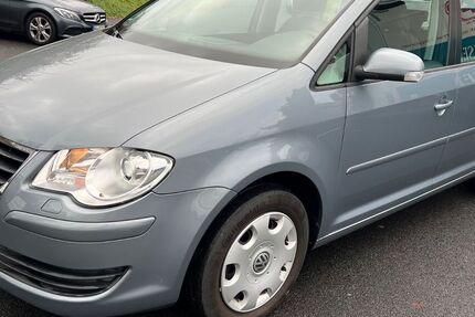 VW Touran 144.400 km 4.999 € Würzburg 97076