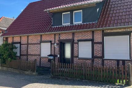 Vierseitenhof in zentraler Ortslage 6 zimmer