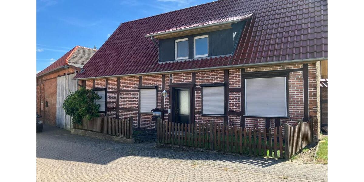 Vierseitenhof in zentraler Ortslage 6 zimmer