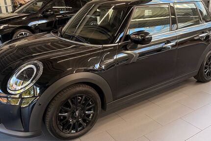 Mini Cooper 28.900 km 23.490 &euro; Alt-Mölln 23881