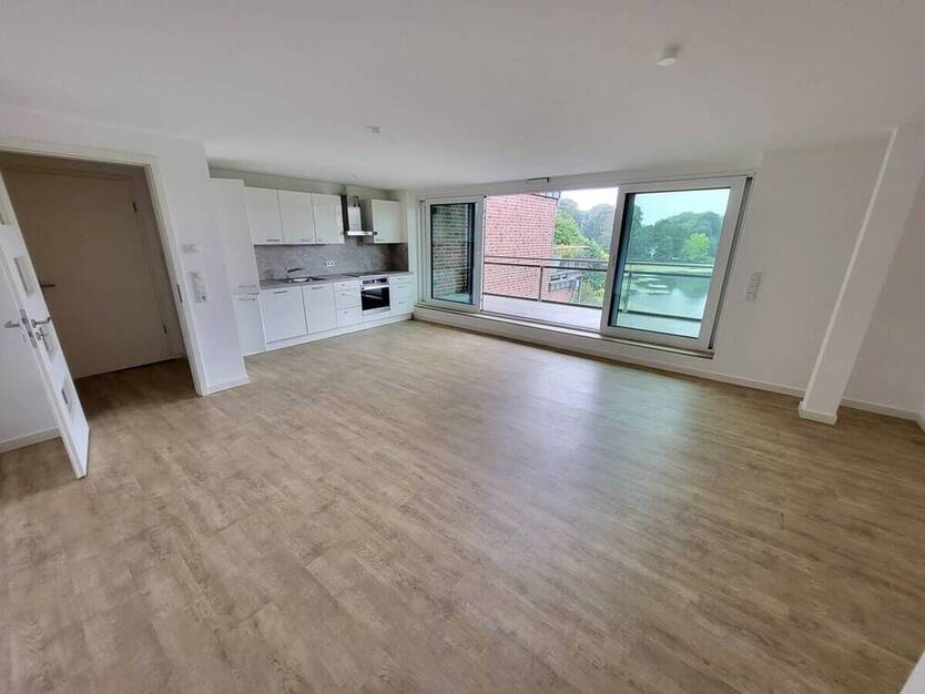 Exklusiv: Sanierte 3-Zi.-Wohnung mit Carport, Aufzug, Balkon & traumhaftem DOM-Blick am Mühlenteich