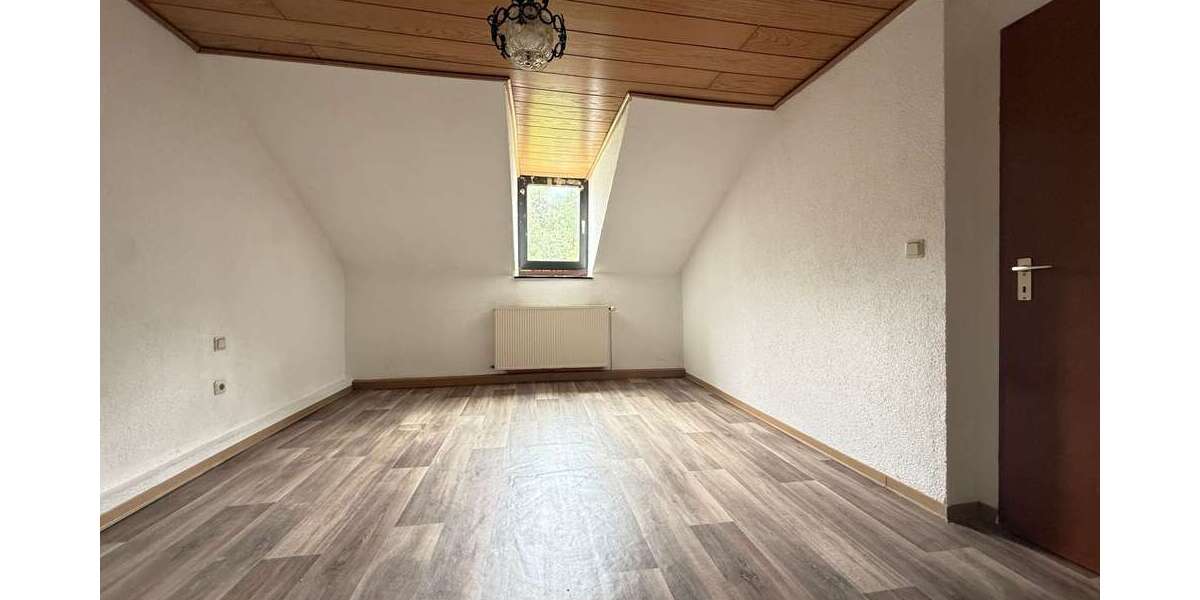 Gemütliche 3-Zimmer-Dachgeschosswohnung mit ca. 72 m² in Friedrichsthal-Bildstock - 3- Friedrichsthal | Angebot:27007927