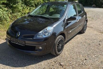Renault Clio 117.046 km 3.099 &euro; Rielasingen 78239