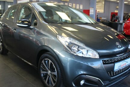 Peugeot 208 PureTech 82 Style - Panorama - 88.339 km 7.980 &euro; Euskirchen 53881