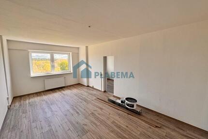 2- Zimmer- Wohnung zu vermieten, frisch renoviert, mit neue Einbauküche und Wannenbad