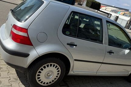 VW Golf 110.000 km 5.200 &euro; Viernheim 68519