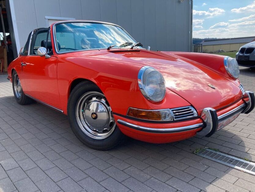 912