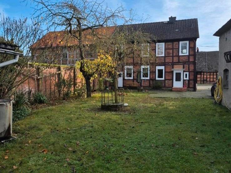 Doppelhaushälfte Beetzendorf - 6 Zimmer, 160 m&sup2;, 89.000&euro; | Angebot:25902678