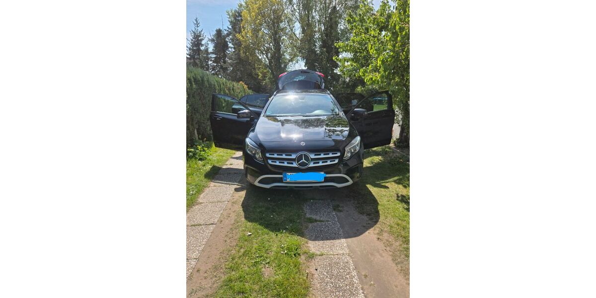 Mercedes-Benz GLA 180 136.000 km 12.500 &euro; Bremen 28779