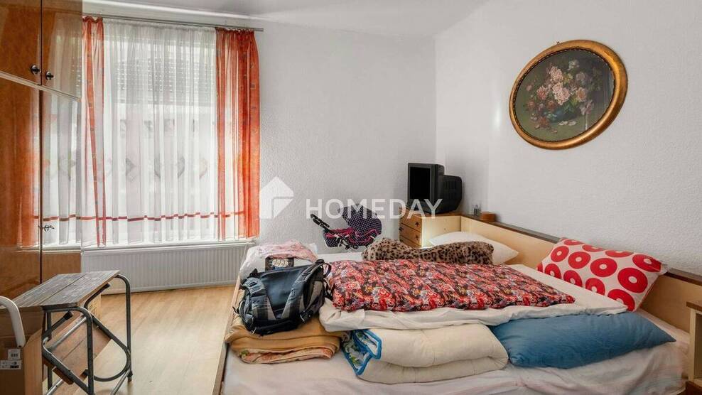 Viel Platz & Potenzial: EFH mit 8 Zimmern, Innenhof & Nebengelass auf großem Grundstück 8 zimmer