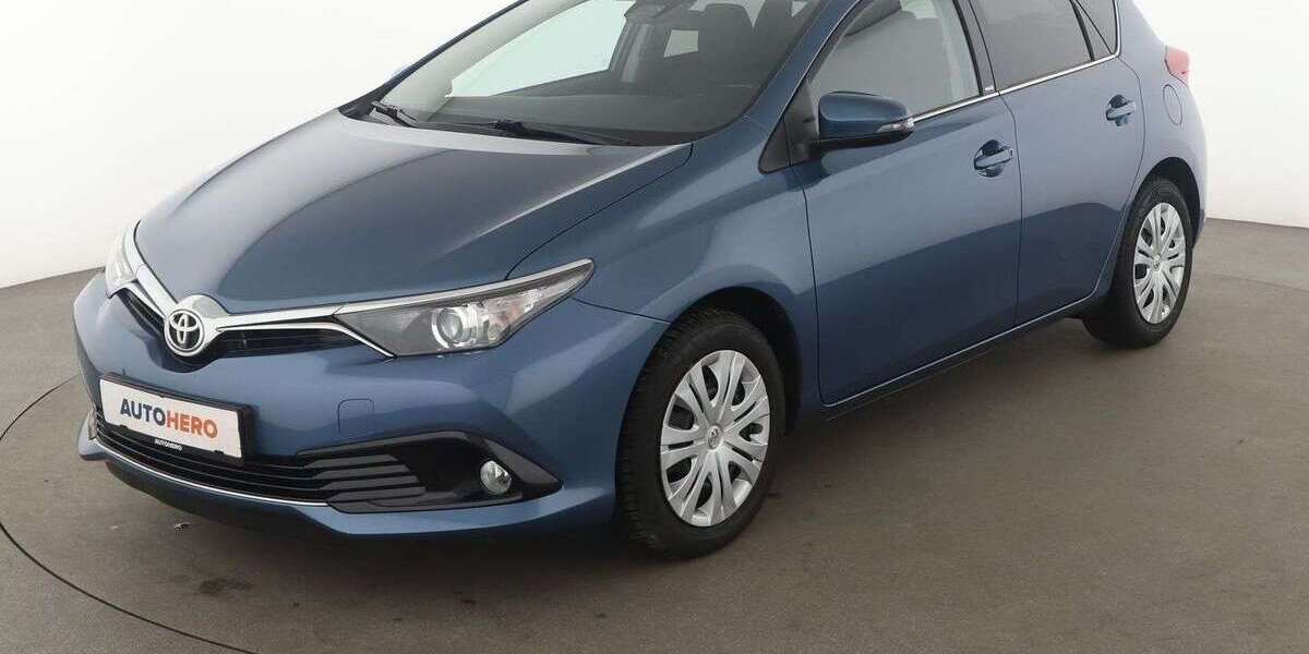 Toyota Auris 61.796 km 12.880 &euro; Neufahrn 85375
