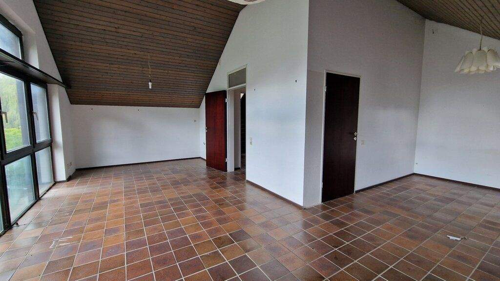 Großes, modernisierungsbedürftiges Einfamilienhaus mit 5 Schlafzimmern und drei Bädern in Richterich 7 zimmer