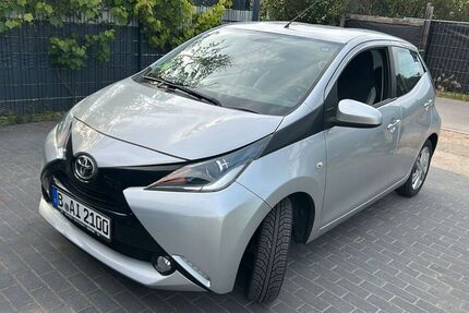 Toyota Aygo (X) 94.000 km 6.300 &euro; Berlin 13591