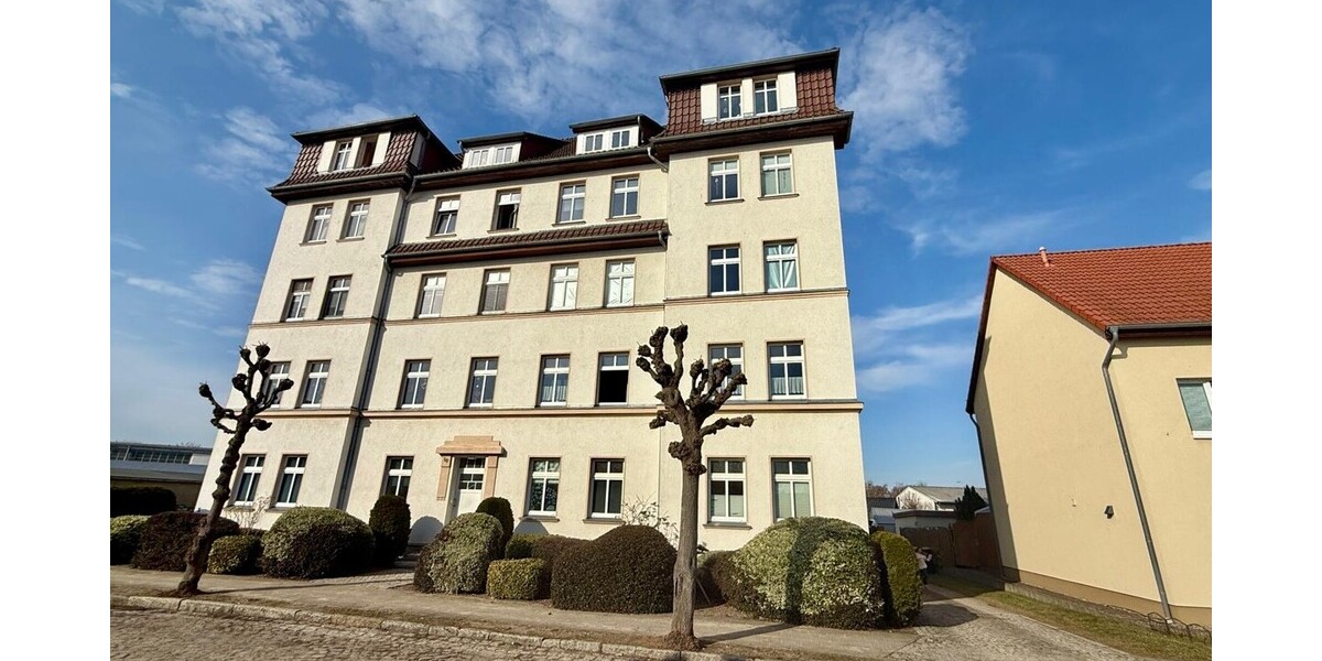 HORN IMMOBILIEN++RESERVIERT! Neustrelitz, vermietetes MFH mit 10 Wohneinheiten, Stellplätzen und Keller - Mehrfamilienhaus, Wohnhaus Neustrelitz | Angebot:25571441