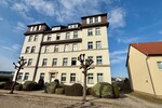 HORN IMMOBILIEN++RESERVIERT! Neustrelitz, vermietetes MFH mit 10 Wohneinheiten, Stellplätzen und Keller - Mehrfamilienhaus, Wohnhaus Neustrelitz | Angebot:25571441
