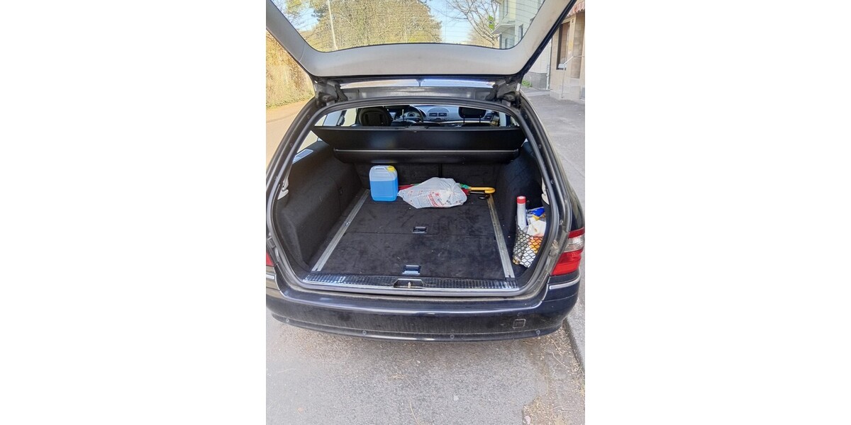 Mercedes-Benz E 280 Combi 4 Matic 271.788 km 3.400 € Köln 50667