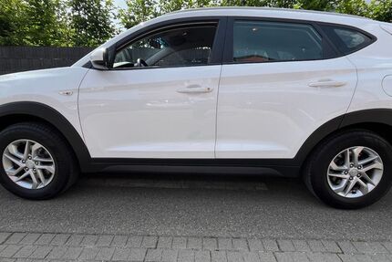 Hyundai TUCSON 98.000 km 12.900 &euro; Stutensee 76297