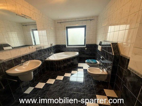 Reihenhaus Weiden in der Oberpfalz - 7 Zimmer, 148 m&sup2;, 2.000&euro; | Angebot:26089240