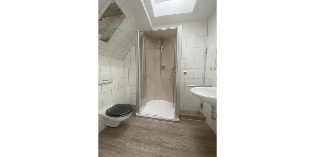 Dachgeschoßwohnung Dresden Leuben - 2 Zimmer, 69 m&sup2;, 550&euro; | Angebot:26266396