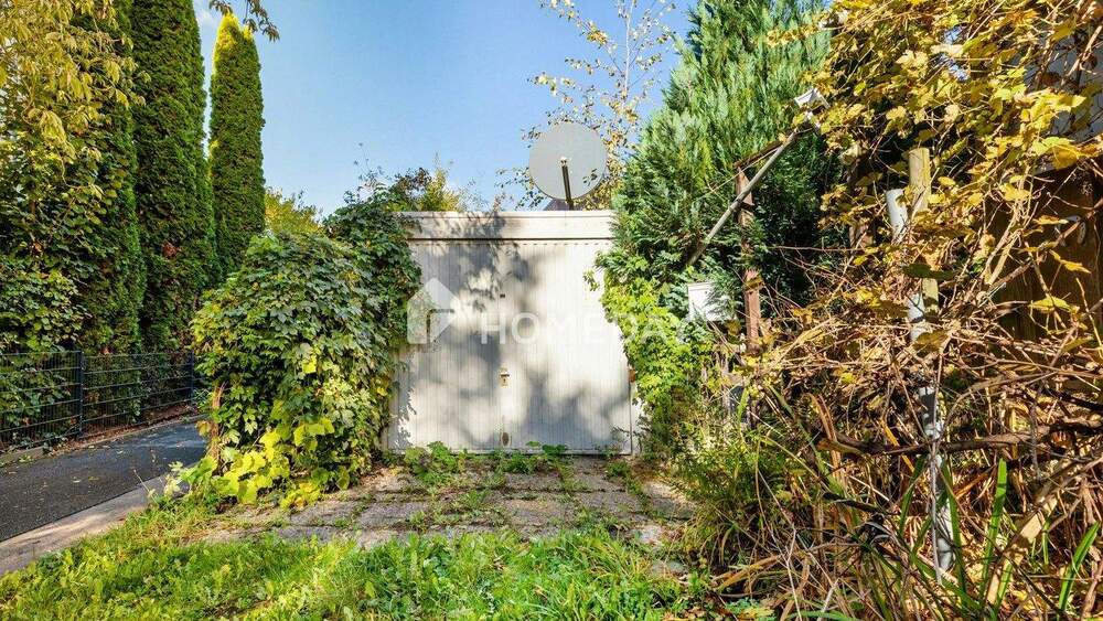 Geräumiges EFH mit 5 Zimmern, Keller, Garagen, Garten und viel Potenzial in ruhiger Lage 5 zimmer