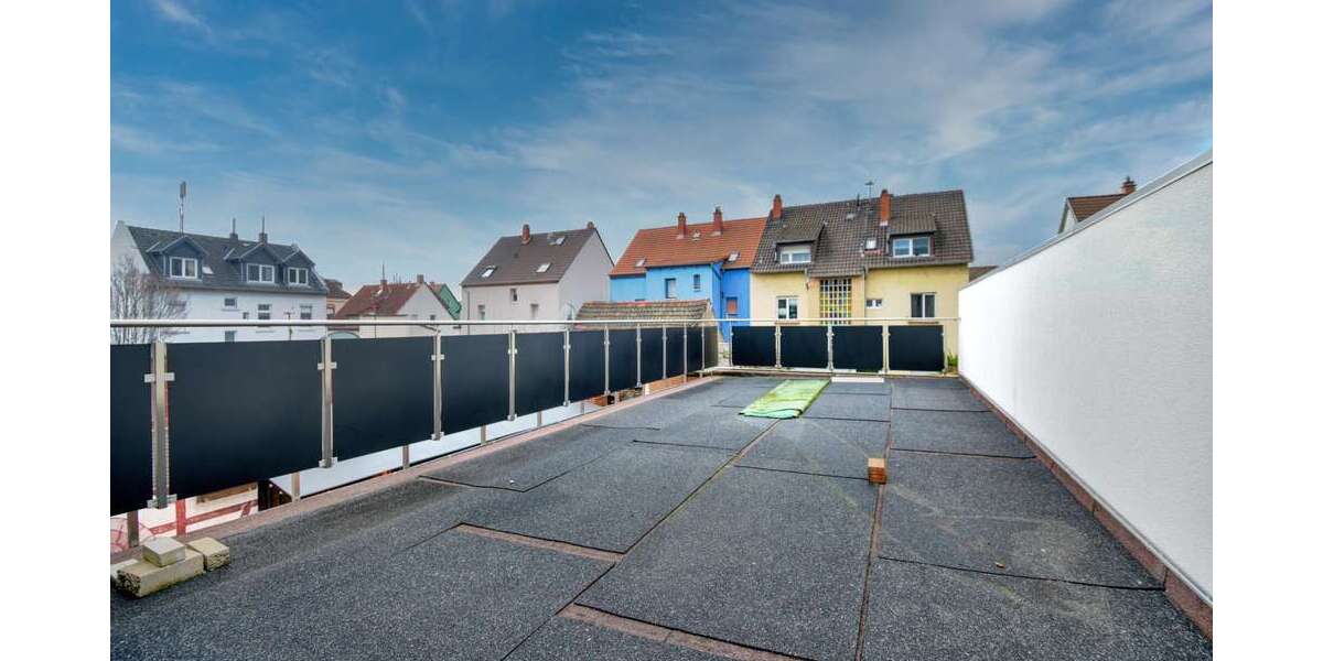 Bezugfsfreie 6 ZKBB mit XL-Panoramaterrasse & Gemeinschaftsgarten Gepflegtes 2FH mit Garage - Etagenwohnung Mannheim Sandhofen | Angebot:26757726