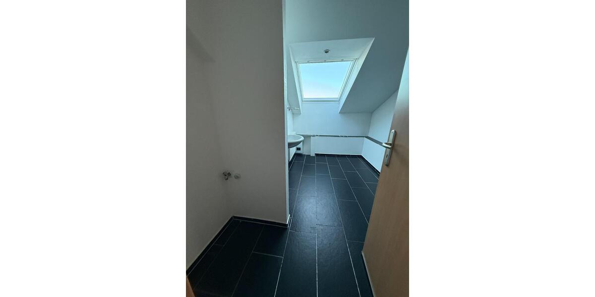 Dachgeschoßwohnung Aachen Aachen-Mitte - 2 Zimmer, 65 m&sup2;, 600&euro; | Angebot:25920215