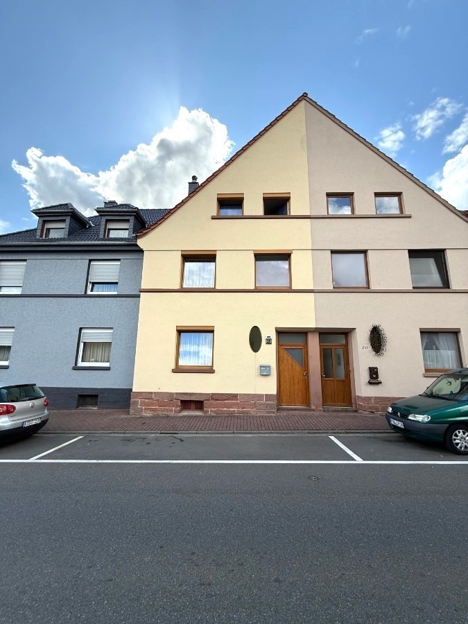 Stilvolle DHH klimatisiert mit Garten, Terrasse & Keller – 4 Etagen in bester Lage