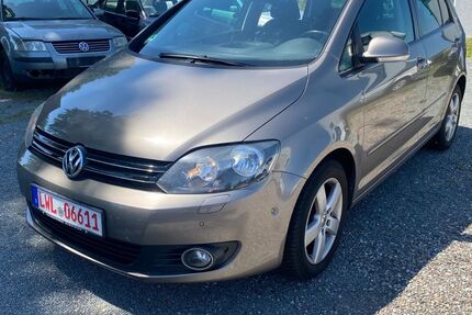 VW Golf 194.000 km 2.900 &euro; Bandenitz 19230