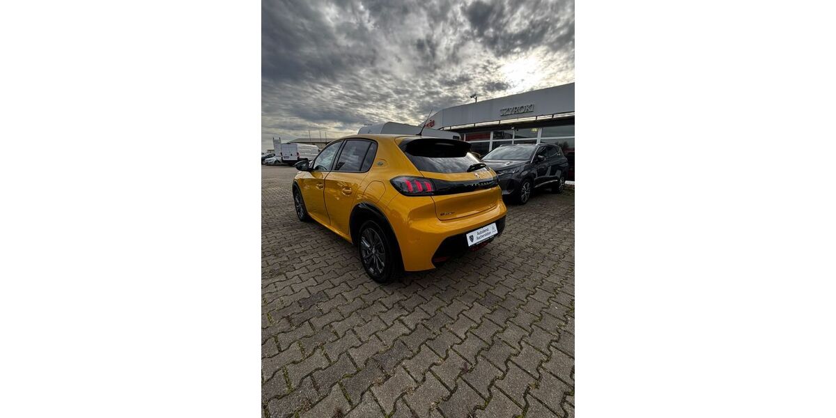 Peugeot 208 9.800 km 15.500 &euro; Aschersleben 06449