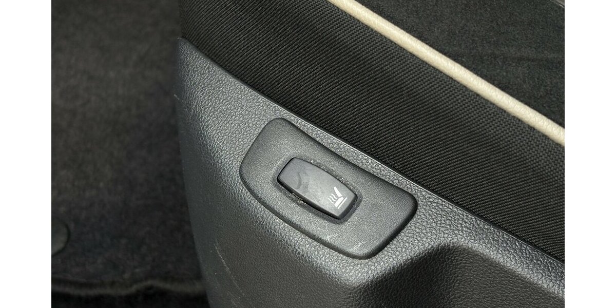 Renault Captur 1.2 TCe Elysee KAMERA/NAVI/SITZHEIZUNG 97.093 km 9.900 &euro; Villingen-Schwenningen 78054