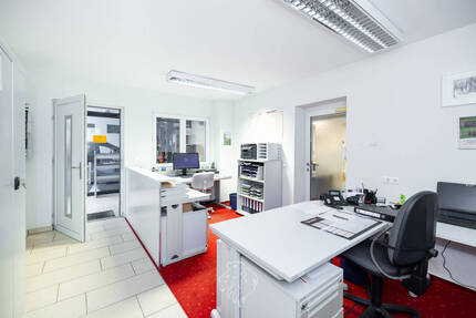 Moderne Gewerbefläche mit Lagerräumen in der Sanderau 3 zimmer