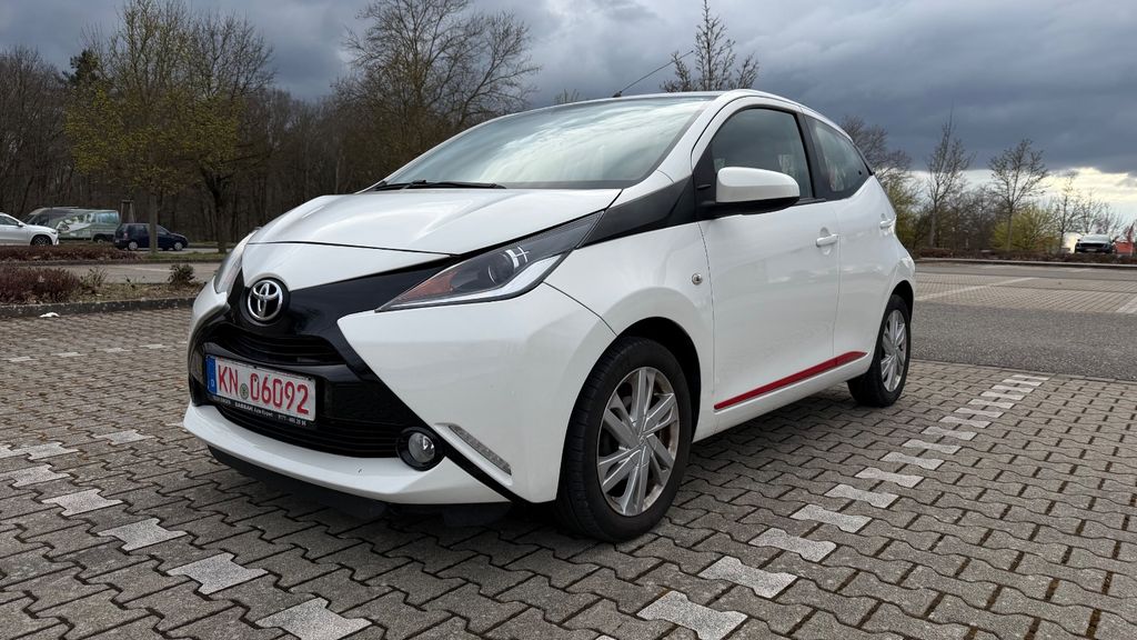 Toyota Aygo (X) 78.356 km 9.800 &euro; Singen 78224