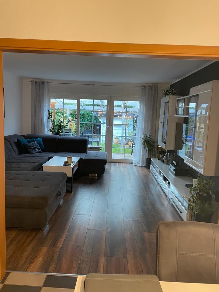 Von privat: Gepflegtes Reihenmittelhaus in Top Lage zimmer