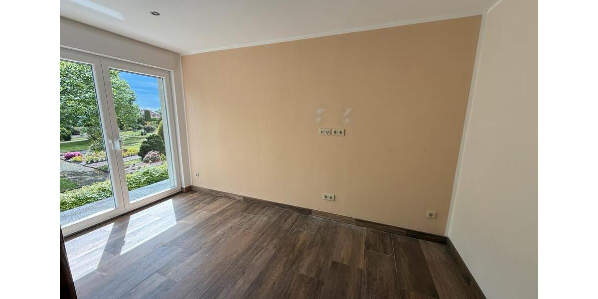 Mehrfamilienhaus, Wohnhaus Hüllhorst - 8 Zimmer, 244 m&sup2;, 1.990&euro; | Angebot:26533419