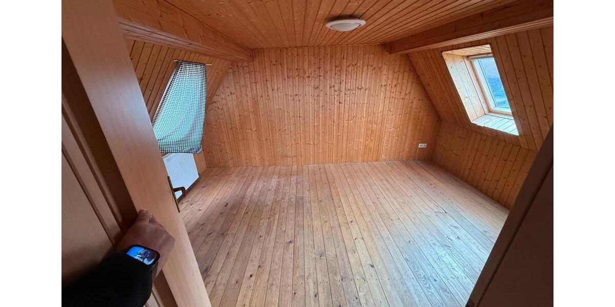 Dachgeschoßwohnung Herrenberg - 5 Zimmer, 105 m&sup2;, 1.350&euro; | Angebot:26385544