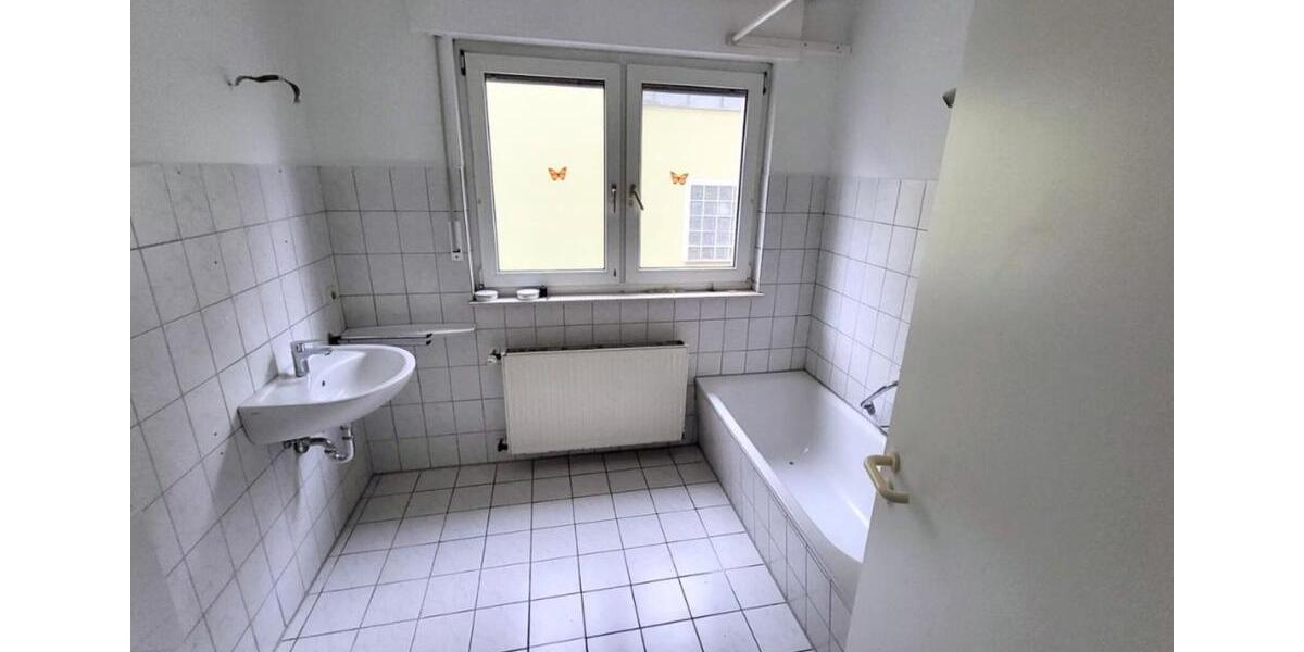 WBS!!! Renovierte Erdgeschosswohnung (EGL) 2 zimmer