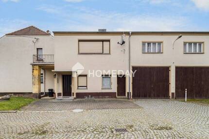 Geräumiges EFH auf großem Grundstück - Sanierungsbedarf mit viel Platz, Garten und Garage