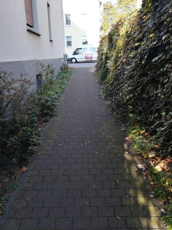 5-Zimmerwohnung, vermietet, renovierungsbedürftig 5 zimmer