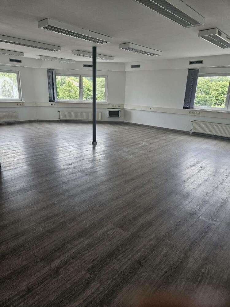 Büro in Dörnigheim 4.000 € 450 m²