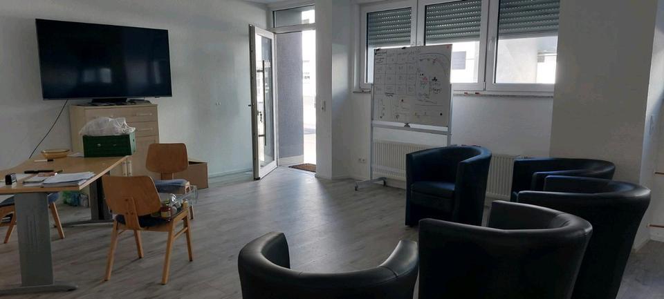 renovierte Gewerbefläche im Erdgeschoss zu vermieten zimmer